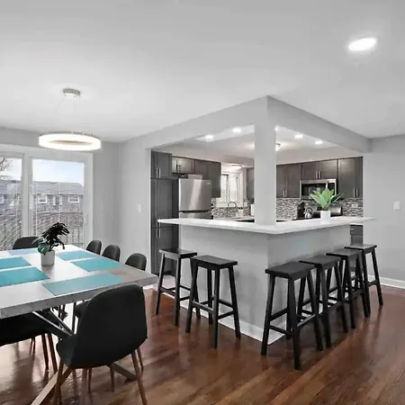 Extravagance In Schaumburg Villa